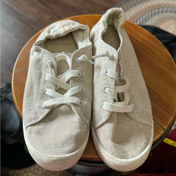 Madden girl, canvas khaki tennis shoes, size 9 - Picture 1 of 3